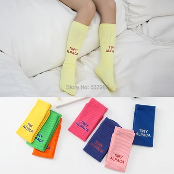  Хлопковые чулки для младенцев и мальчиков ярких цветов, модные длинные высокие носки в полоску, теплые носки с надписью для девочек
